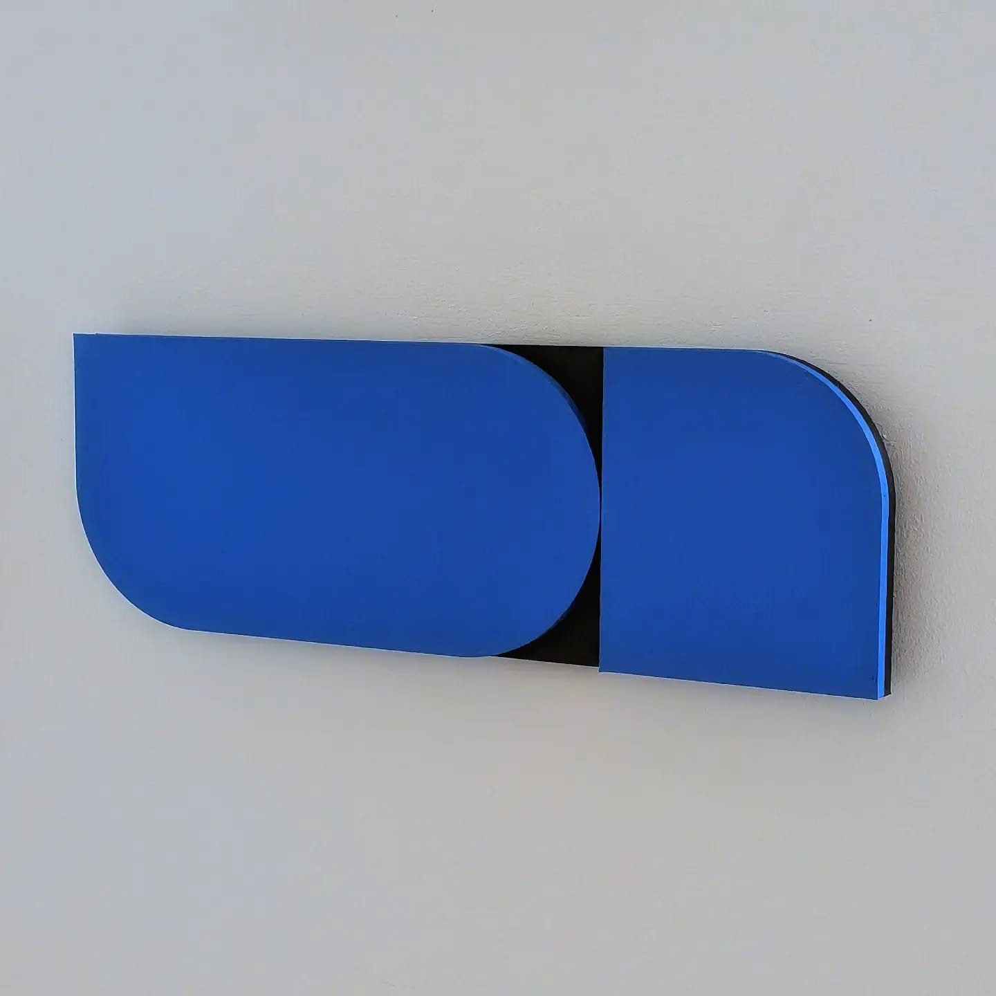 Le Bleu et le Noir, 2026 · 3D prints · Eric Lugtigheid (2/2)